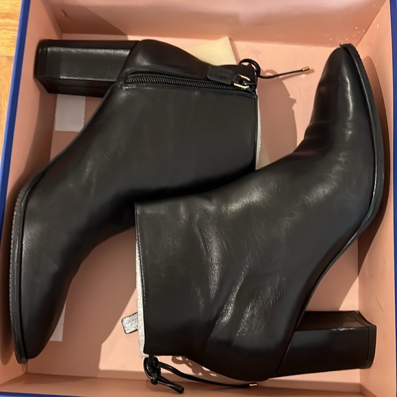 Stuart Weitzman Gardiner Block-Heel Ankle Booties - Picture 3 of 10